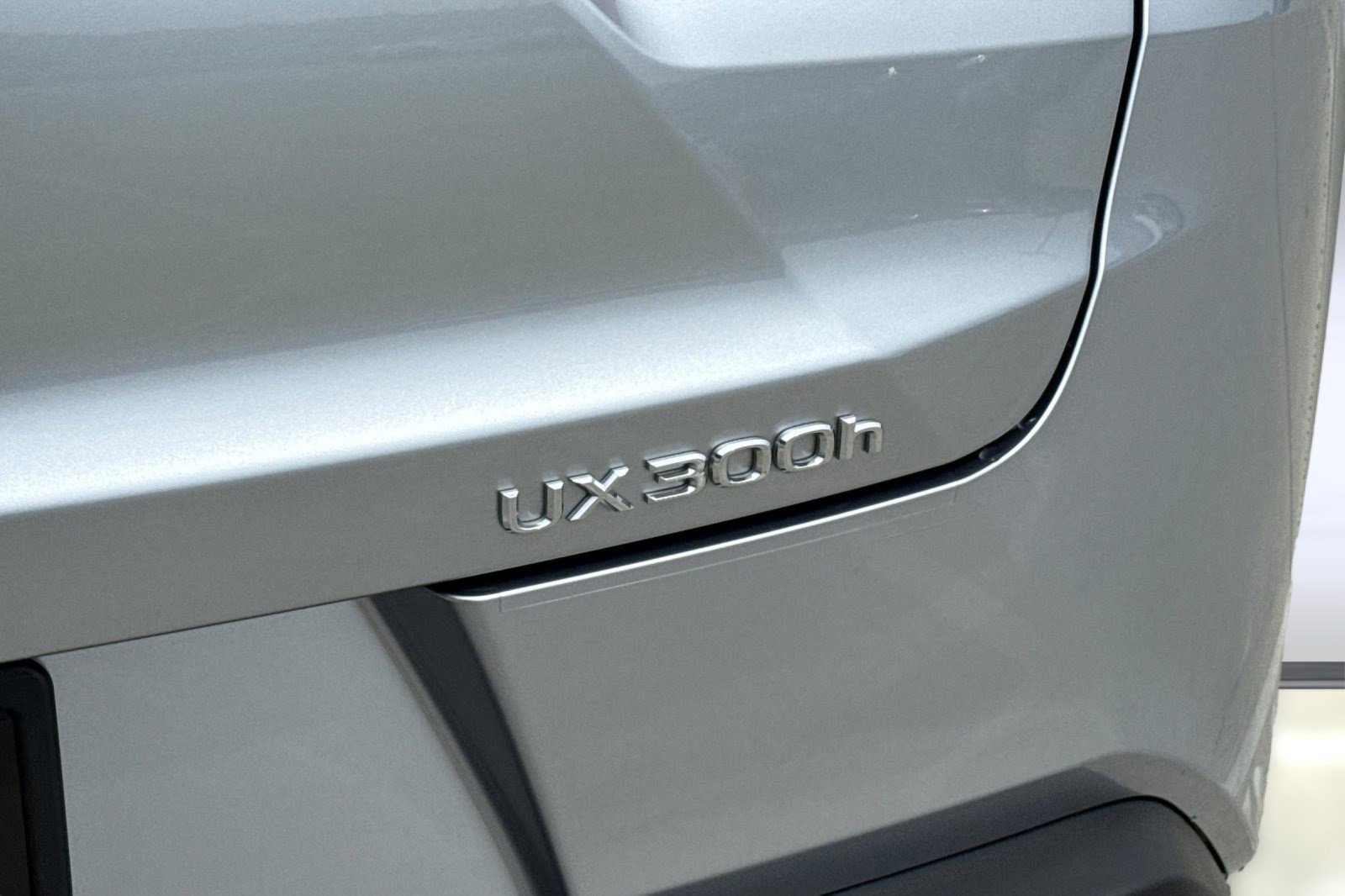 Certified 2025 Lexus UX 300h FWD w/ Accessory Package (Z2) image 21