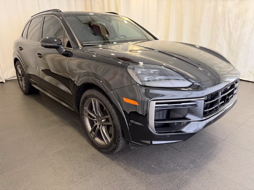 Certified 2025 Porsche Cayenne Turbo AWD/4WD image 7