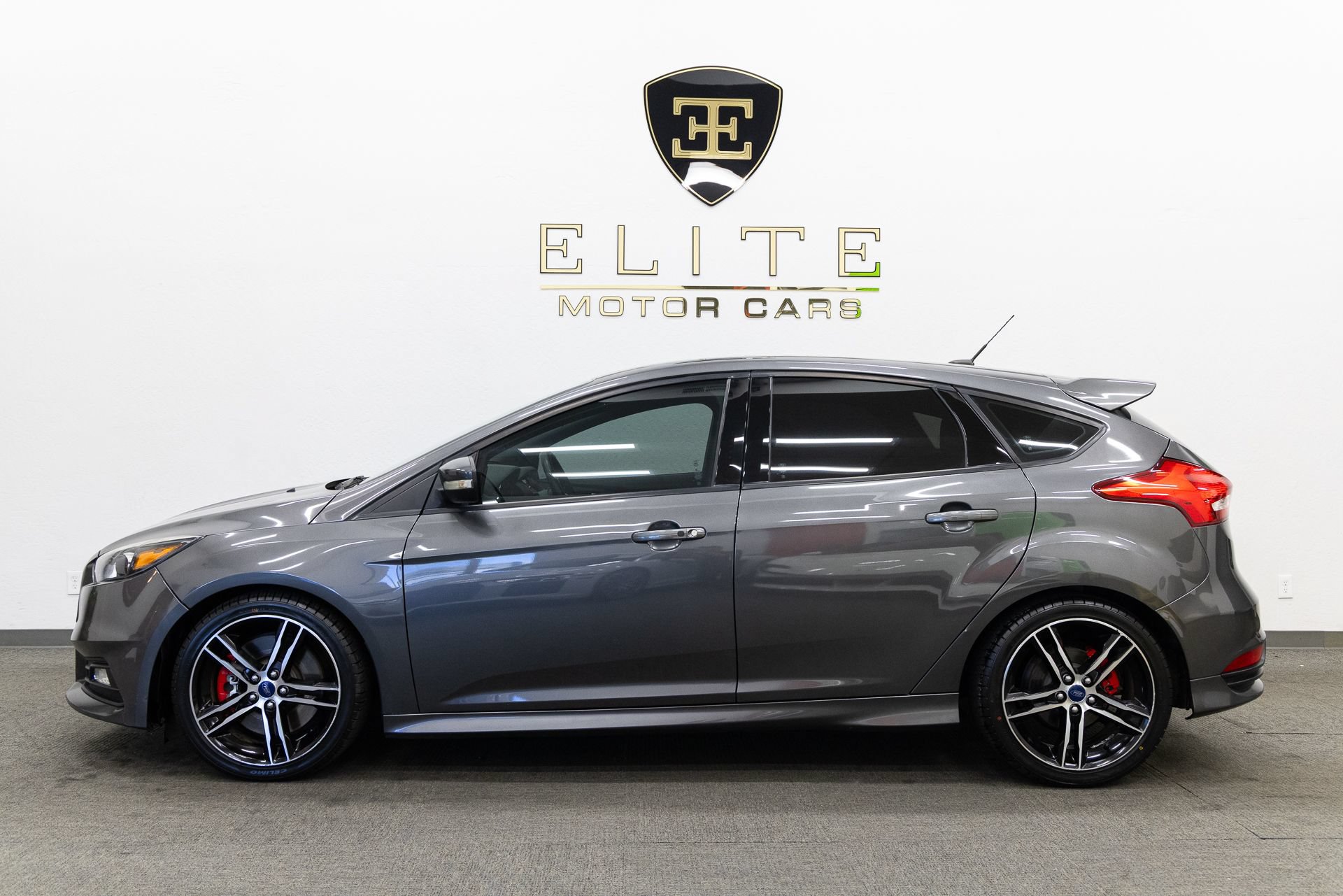 Used 2016 Ford Focus ST w/ Equipment Group 402A FWD image 2