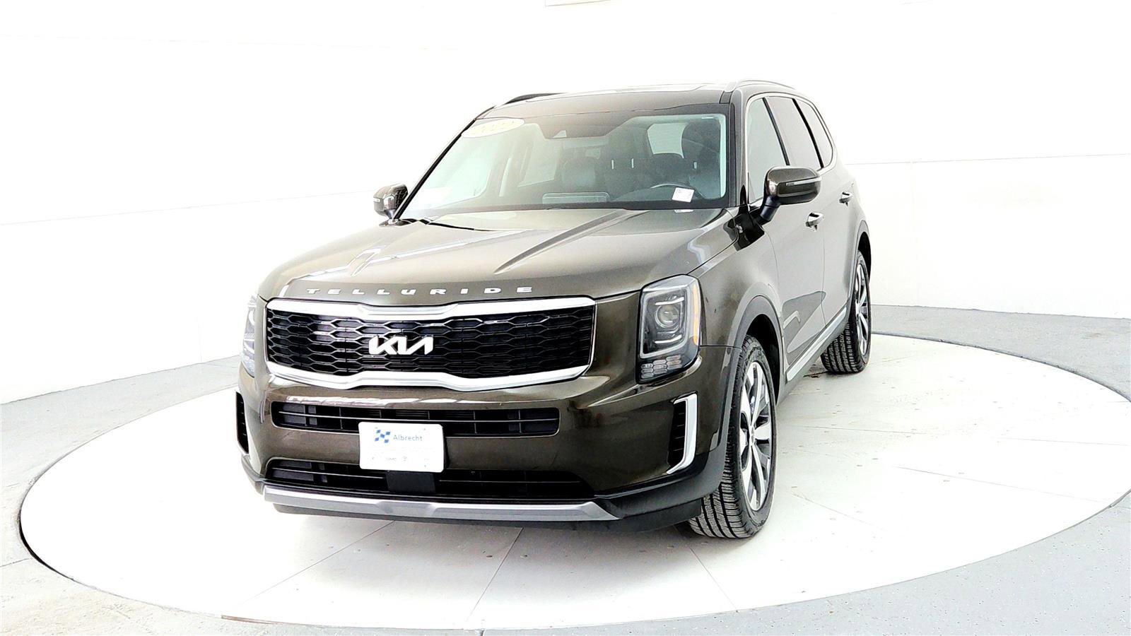 Used 2022 Kia Telluride S image 2