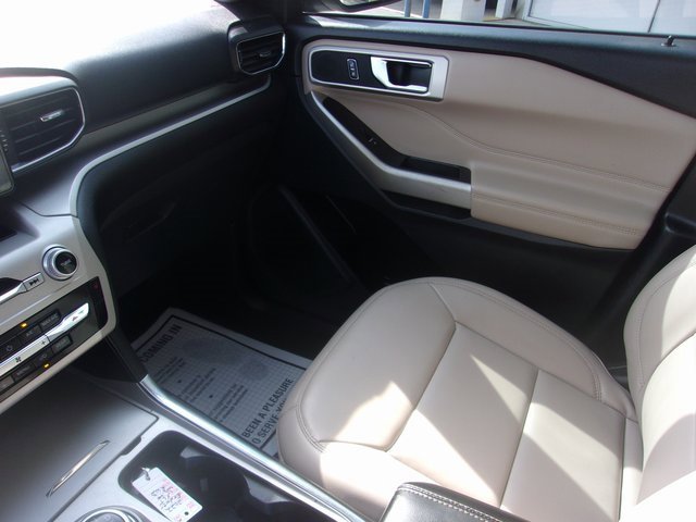 Used 2022 Ford Explorer XLT w/ Equipment Group 202A image 15