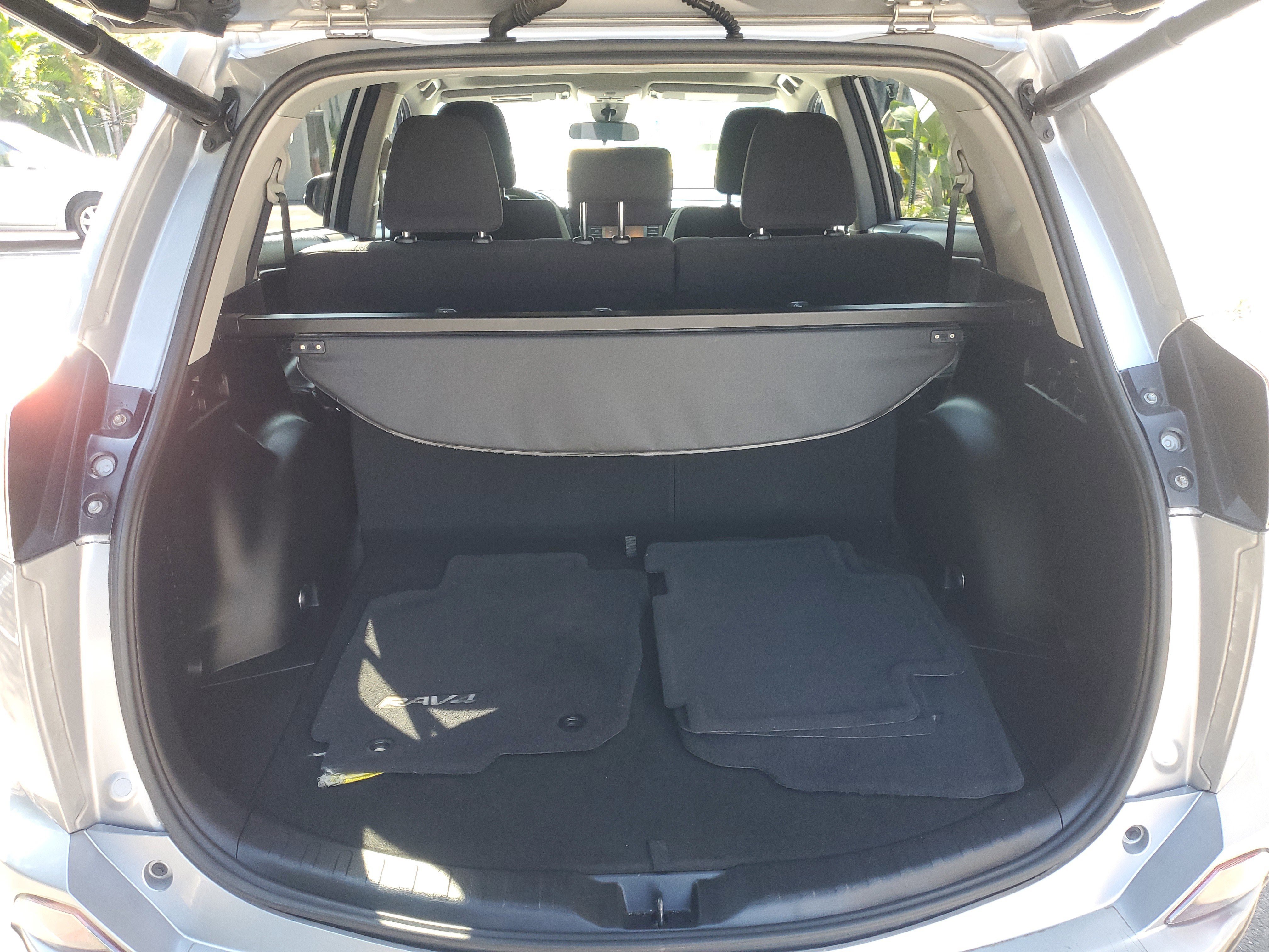 Used 2018 Toyota RAV4 XLE image 8