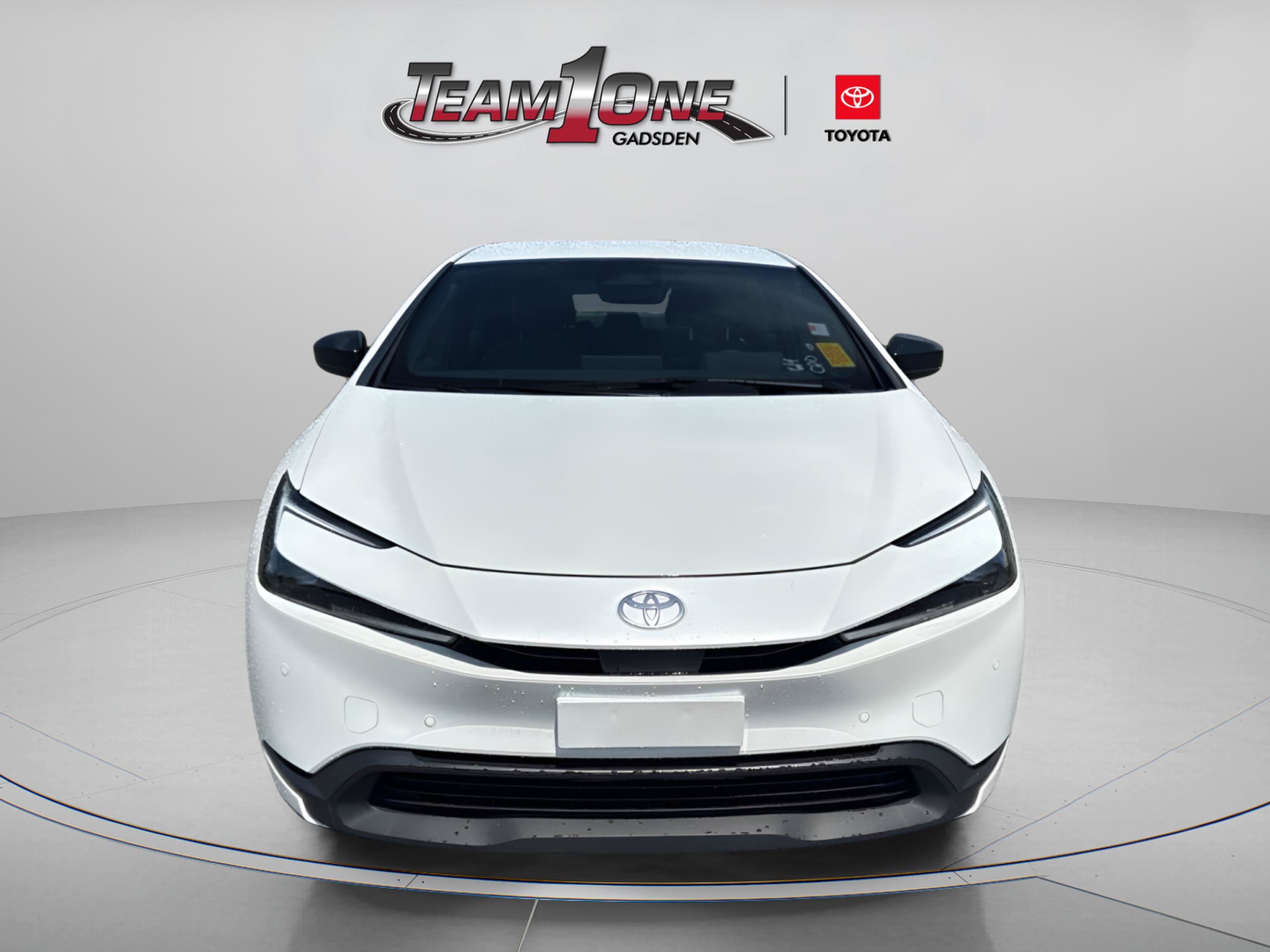 Used 2025 Toyota Prius LE FWD image 2