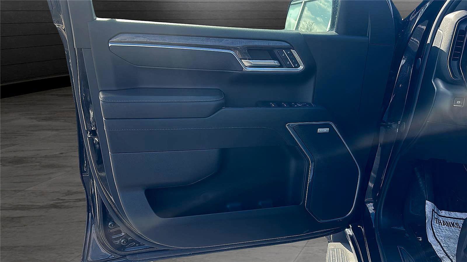 Used 2025 Chevrolet Silverado 1500 LTZ w/ LTZ Convenience Package II image 26