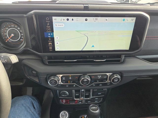 Used 2024 Jeep Gladiator Rubicon w/ Technology Group image 18