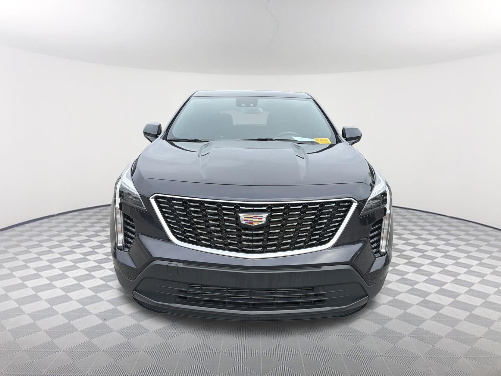 Used 2023 Cadillac XT4 Luxury w/ Cold Weather Package FWD image 2