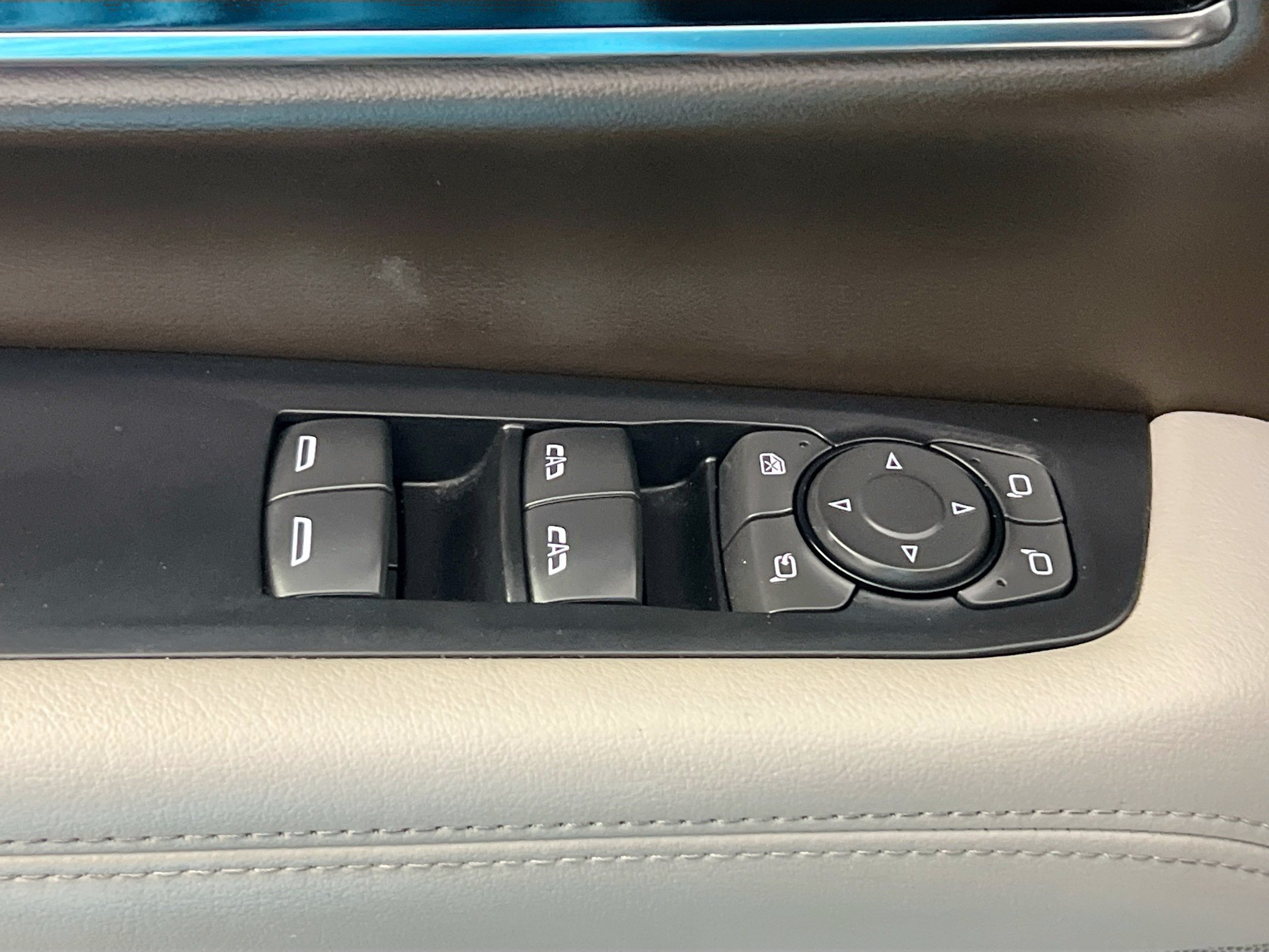 Used 2025 GMC Yukon Elevation RWD image 16