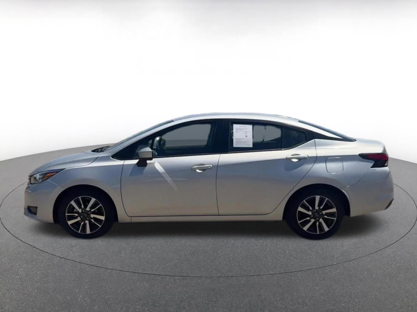 Used 2025 Nissan Versa SV FWD image 9