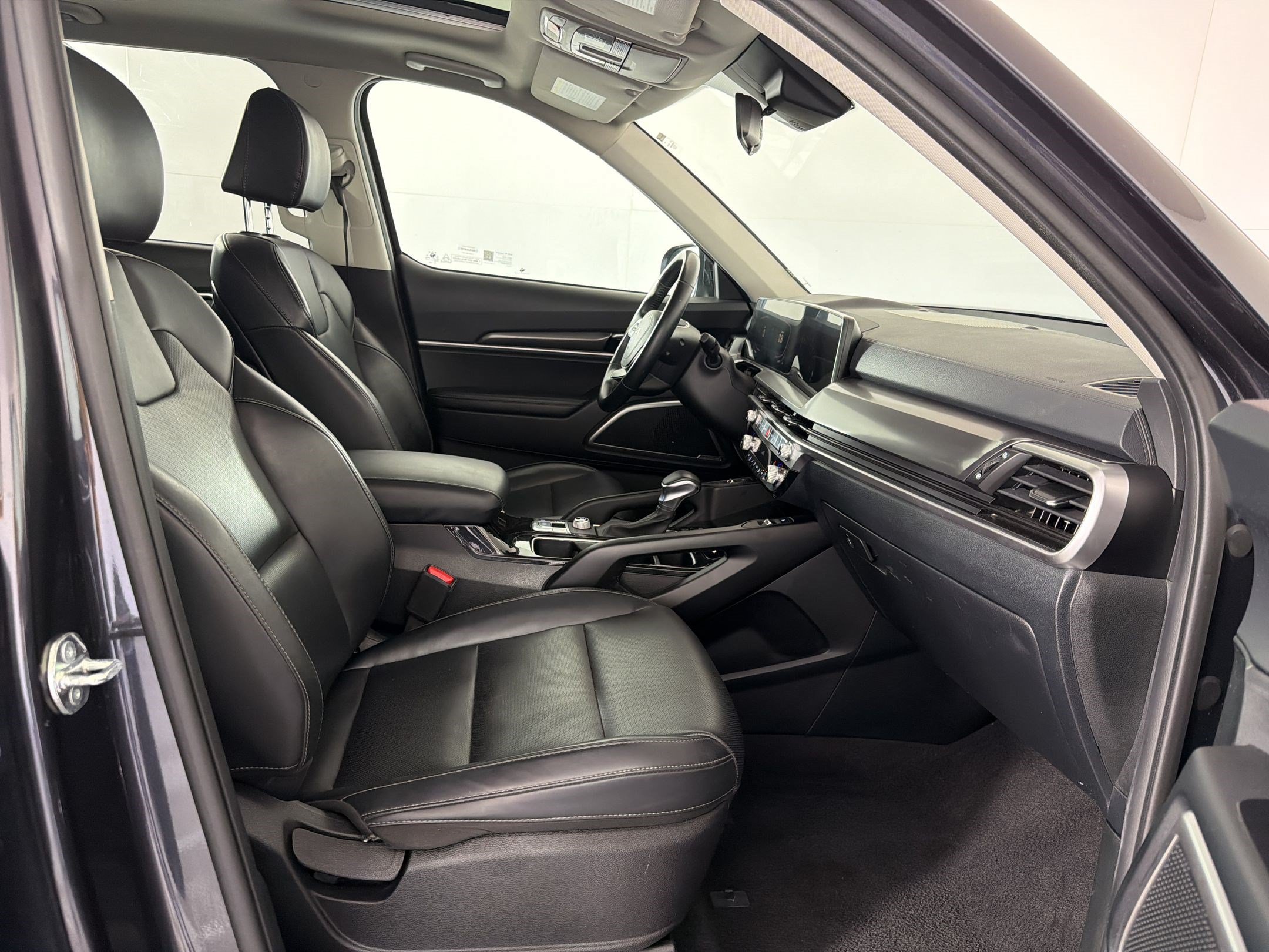 Used 2025 Kia Telluride S FWD image 24