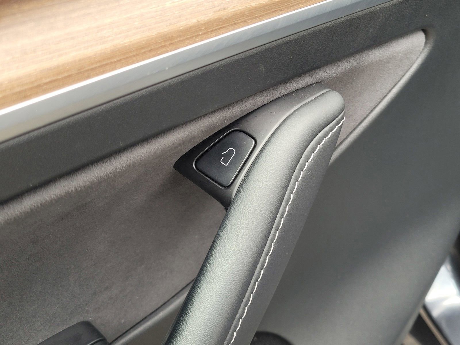 Used 2024 Tesla Model Y Long Range RWD image 18