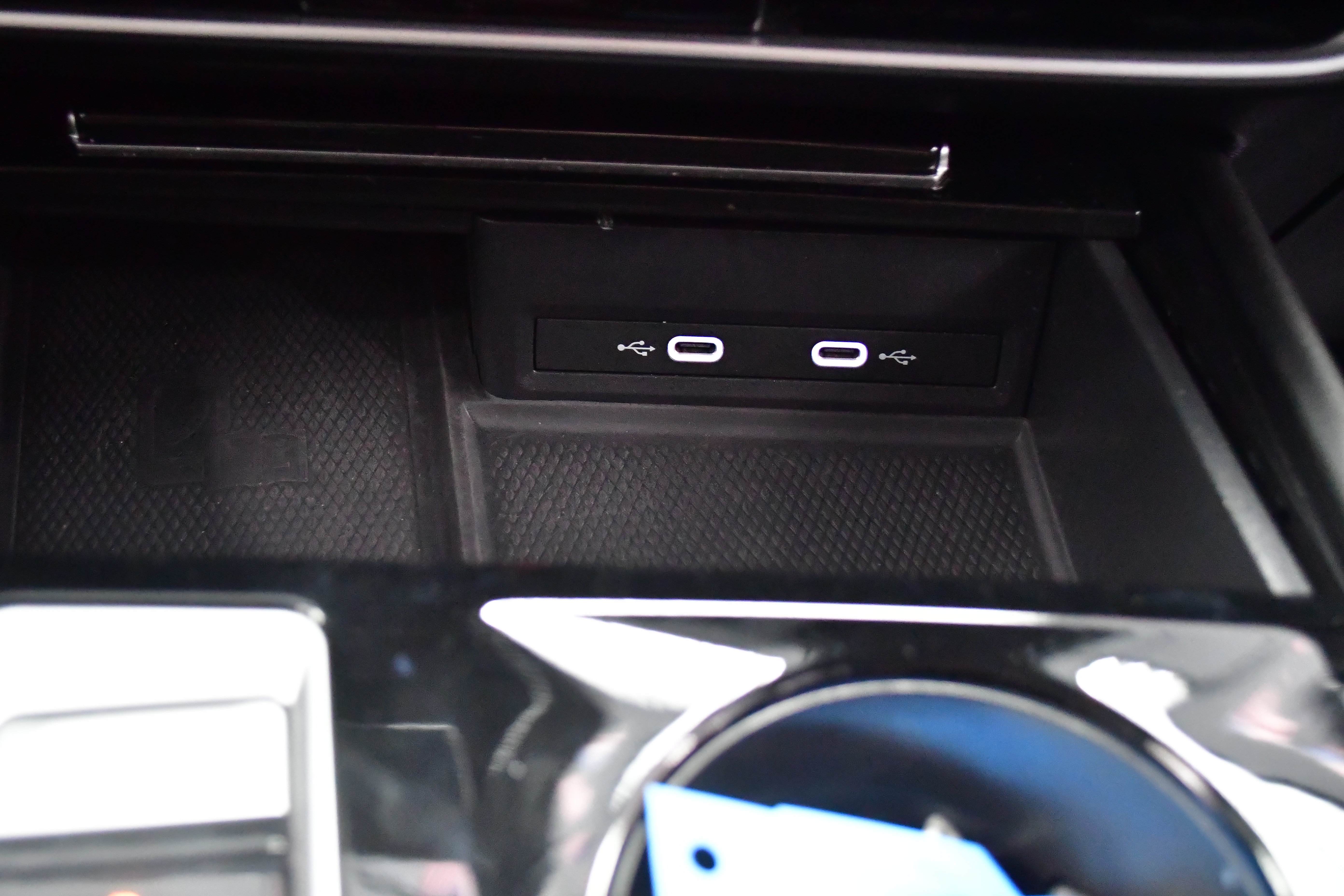 Used 2024 Volkswagen Atlas SE AWD/4WD image 30