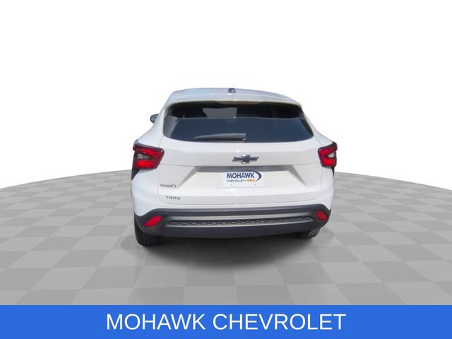 Used 2024 Chevrolet Trax LS w/ LS Convenience Package FWD image 7