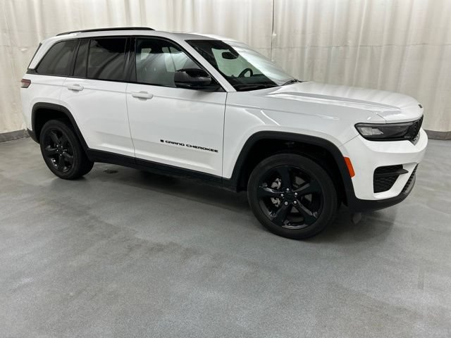 Used 2024 Jeep Grand Cherokee Altitude AWD/4WD video 1