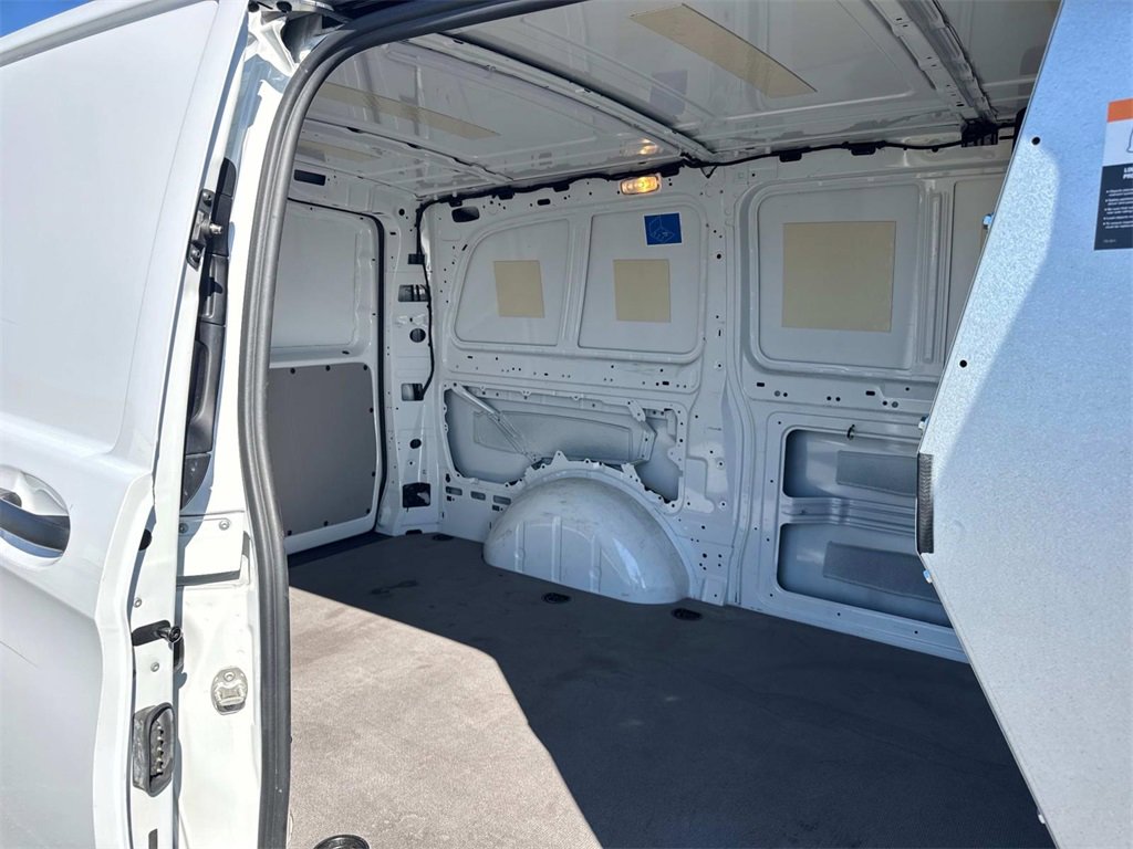 Used 2023 Mercedes-Benz Metris image 12