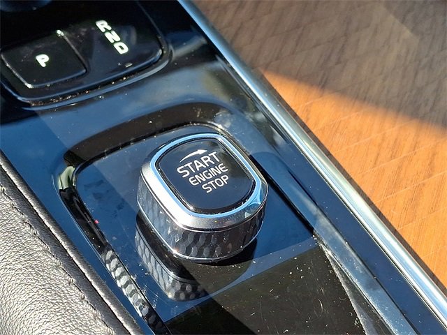 Used 2023 Volvo XC90 B6 Plus image 24