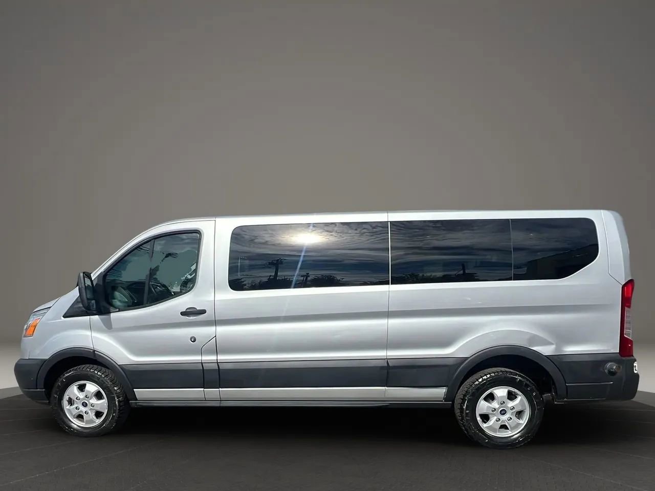 Used 2018 Ford Transit 350 XLT image 8