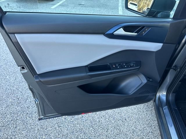 Certified 2023 Volkswagen Taos SE w/ Panoramic Sunroof Package image 11