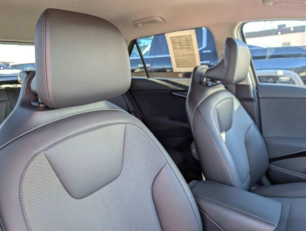 Certified 2023 Kia Niro EX image 19