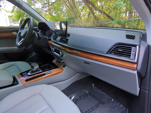Used 2023 Audi Q5 2.0T Premium Plus w/ Premium Plus Package AWD/4WD image 26