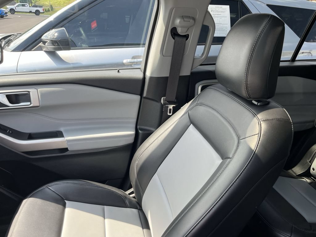 Used 2023 Ford Explorer XLT w/ Equipment Group 202A AWD/4WD image 25