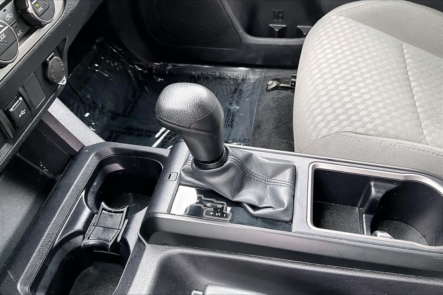 Used 2022 Toyota Tacoma SR AWD/4WD image 16