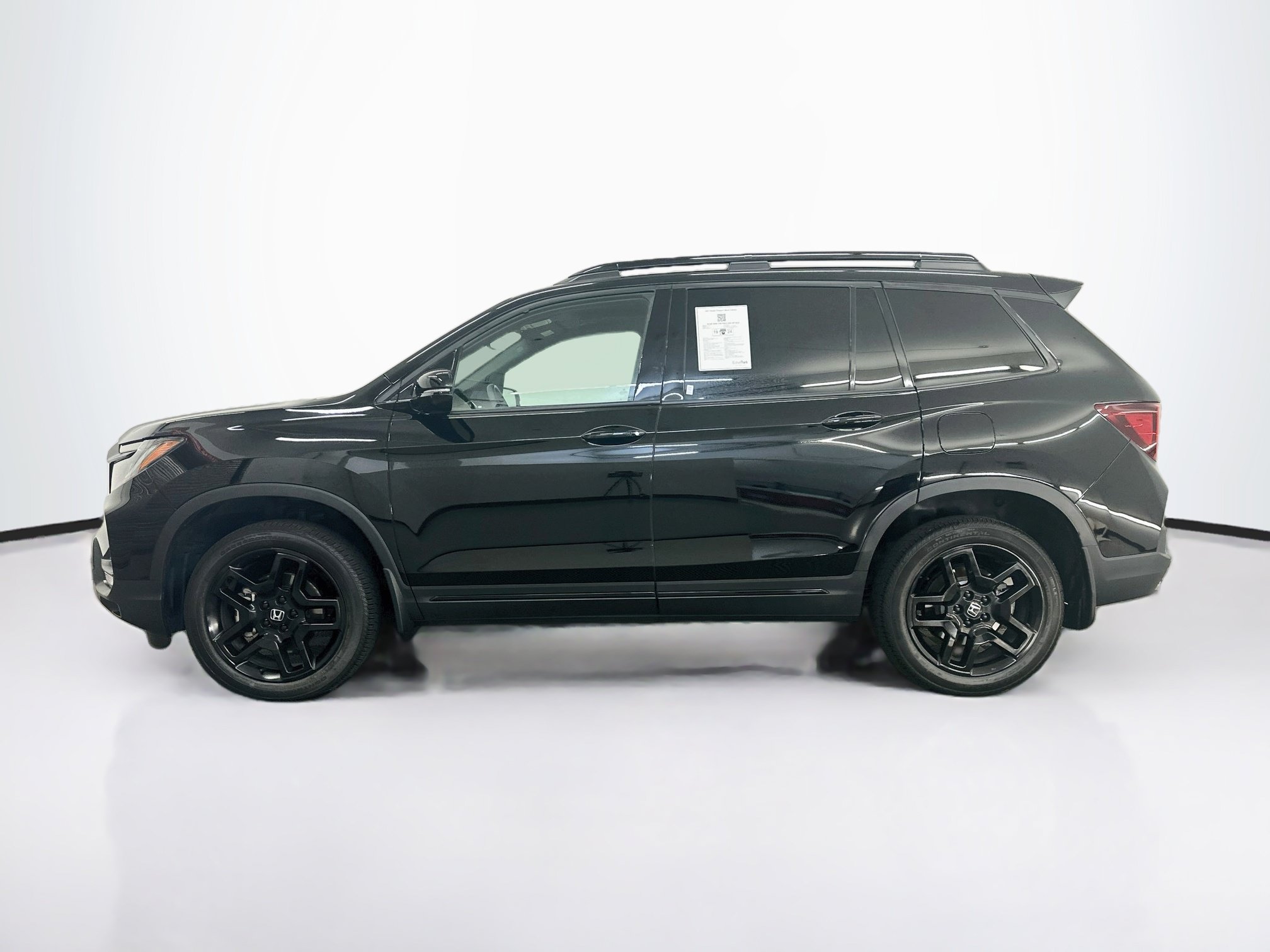 Used 2025 Honda Passport Black Edition image 4
