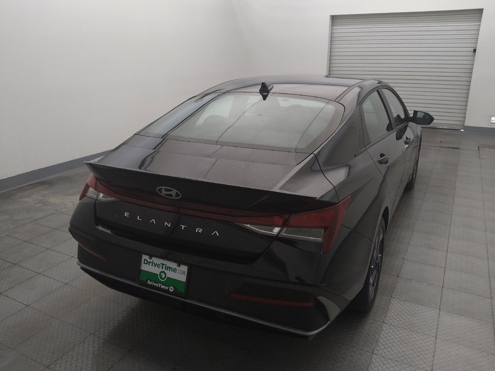 Used 2025 Hyundai Elantra Sport FWD image 7