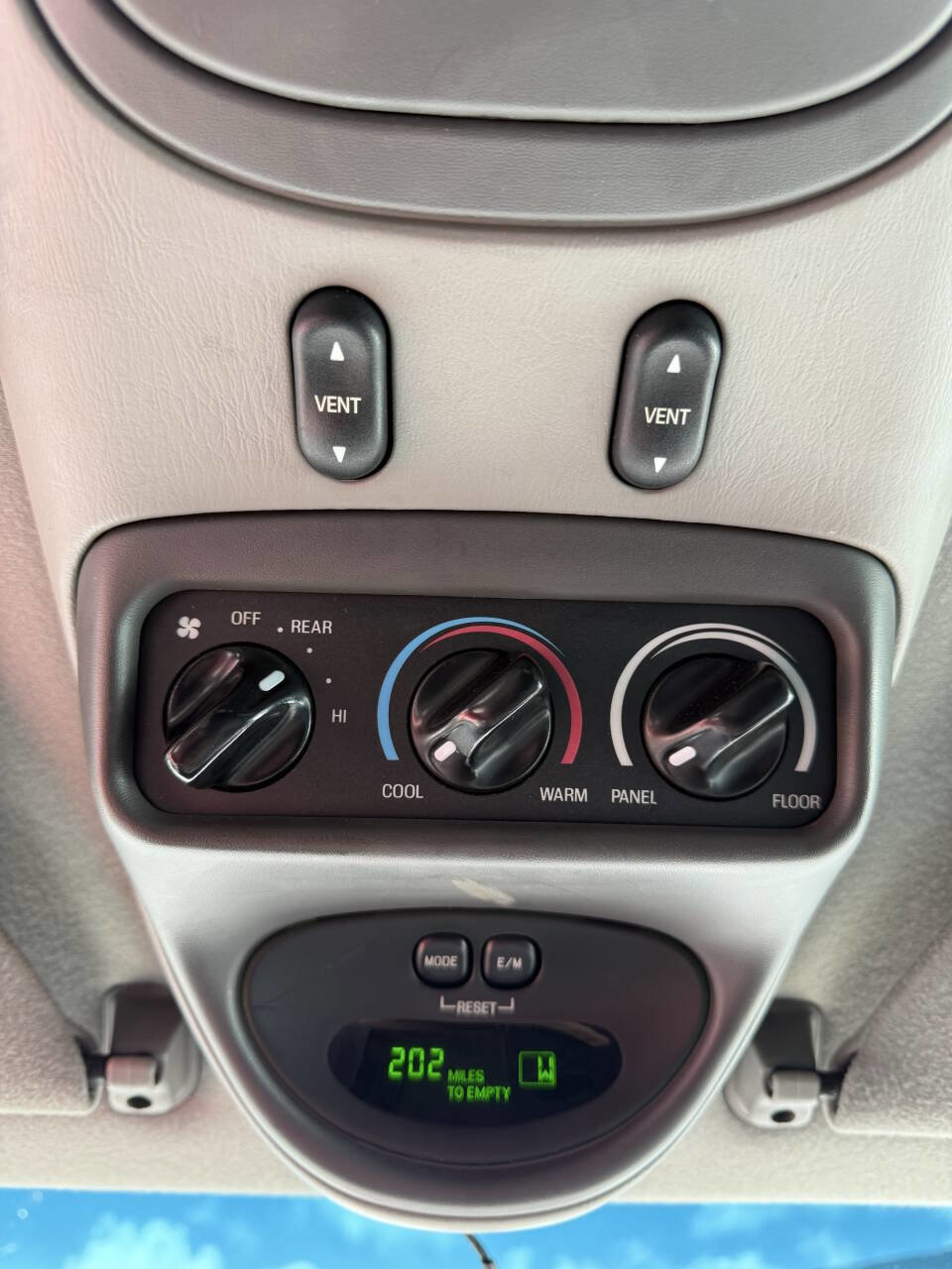 Used 2001 Ford Excursion XLT image 14