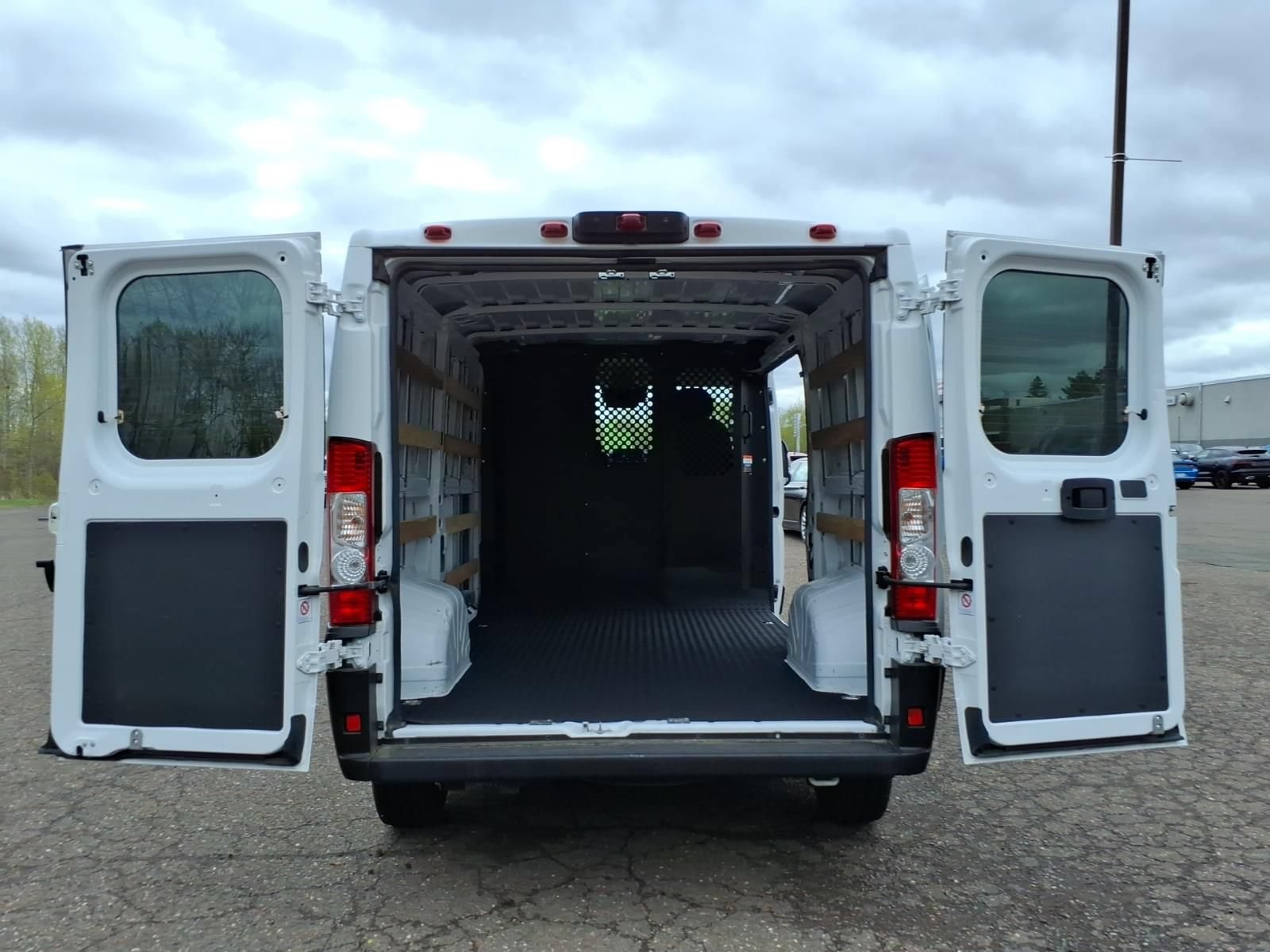 Used 2025 RAM ProMaster 2500 w/ U-Haul Equipment Group FWD image 16