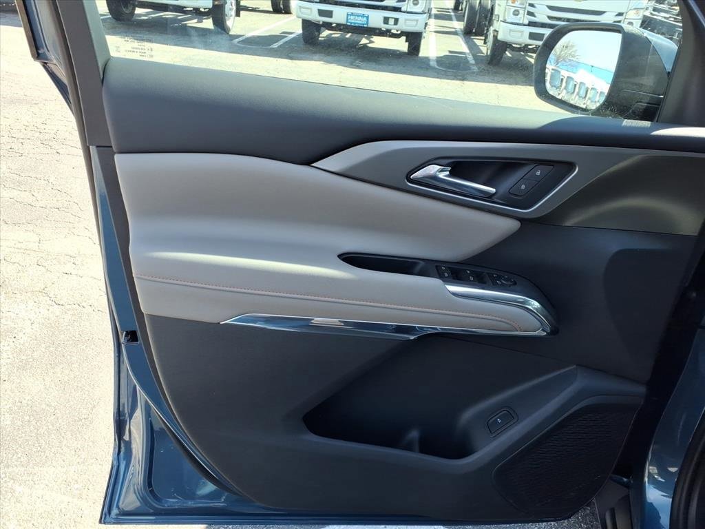 New 2026 Chevrolet Traverse LT w/ Midnight/Sport Edition image 9