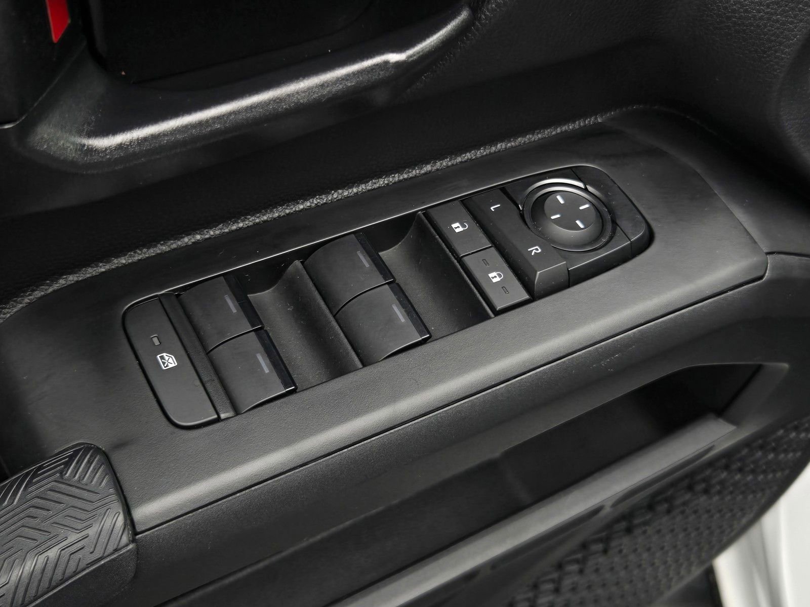 Used 2025 Toyota Tacoma SR RWD image 10
