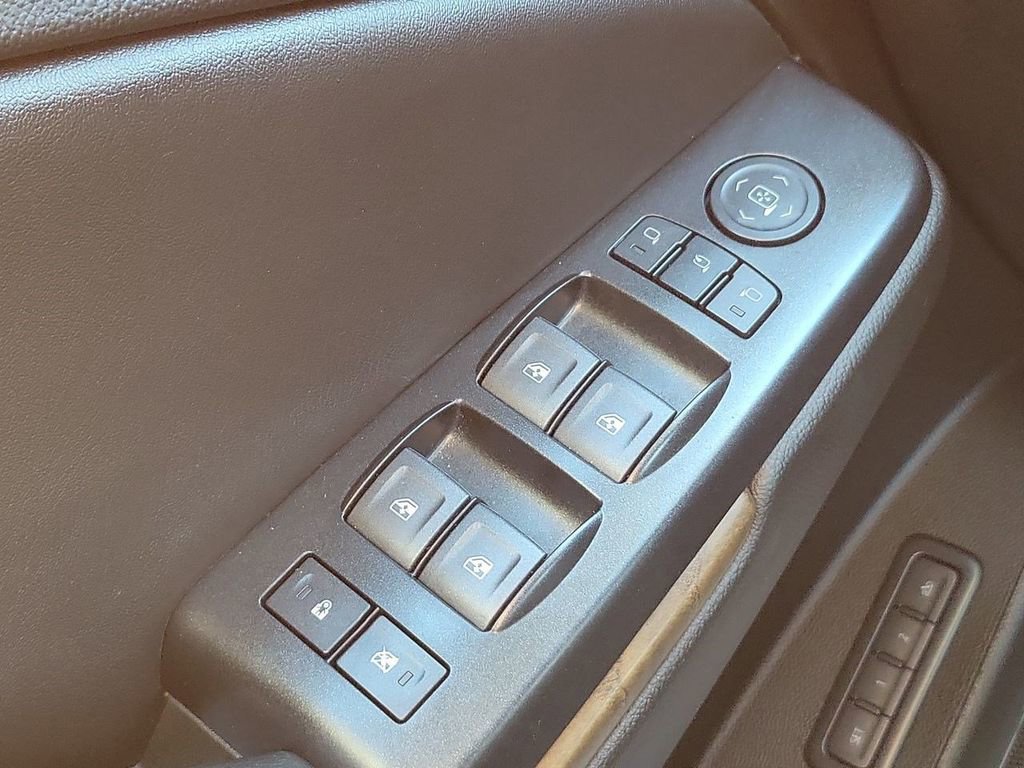 Used 2020 GMC Yukon Denali w/ Denali Premium Package image 32