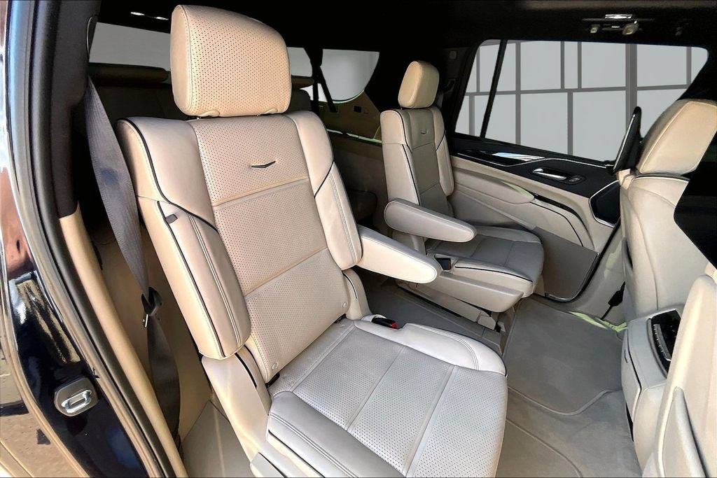Used 2023 Cadillac Escalade ESV Premium Luxury AWD/4WD image 27