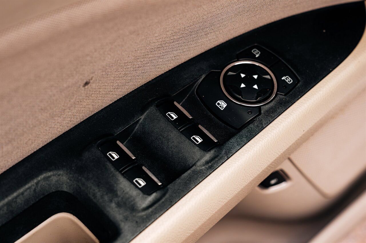 Used 2018 Ford Fusion SE FWD image 17
