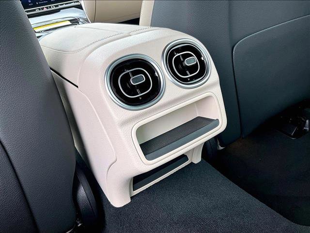 Used 2025 Mercedes-Benz C 300 Sedan image 25