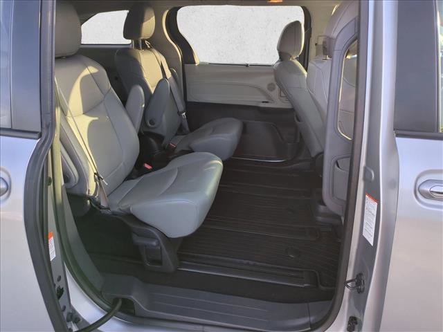 Used 2024 Toyota Sienna XLE w/ XLE Plus Package FWD image 22