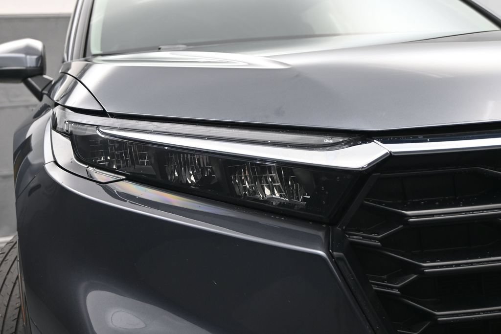 Used 2025 Honda CR-V LX image 3