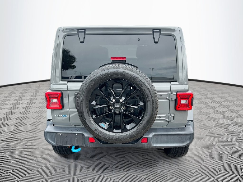 Used 2022 Jeep Wrangler Unlimited Sahara w/ Cold Weather Group AWD/4WD image 6