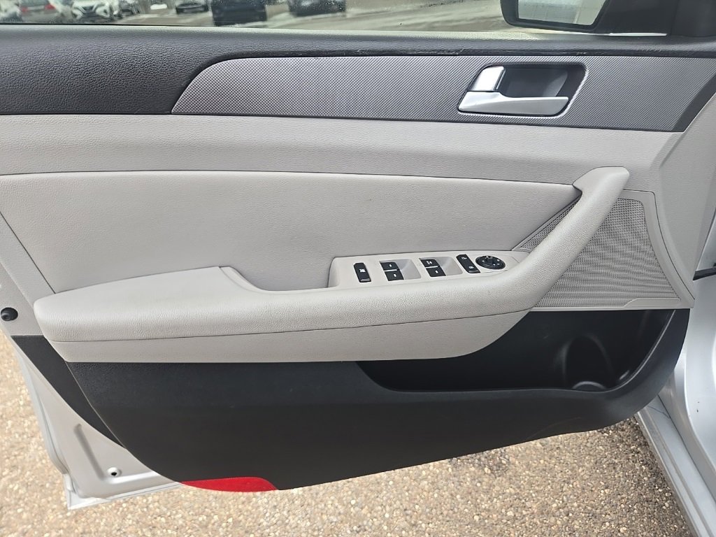 Used 2015 Hyundai Sonata SE w/ Option Group 09 image 12