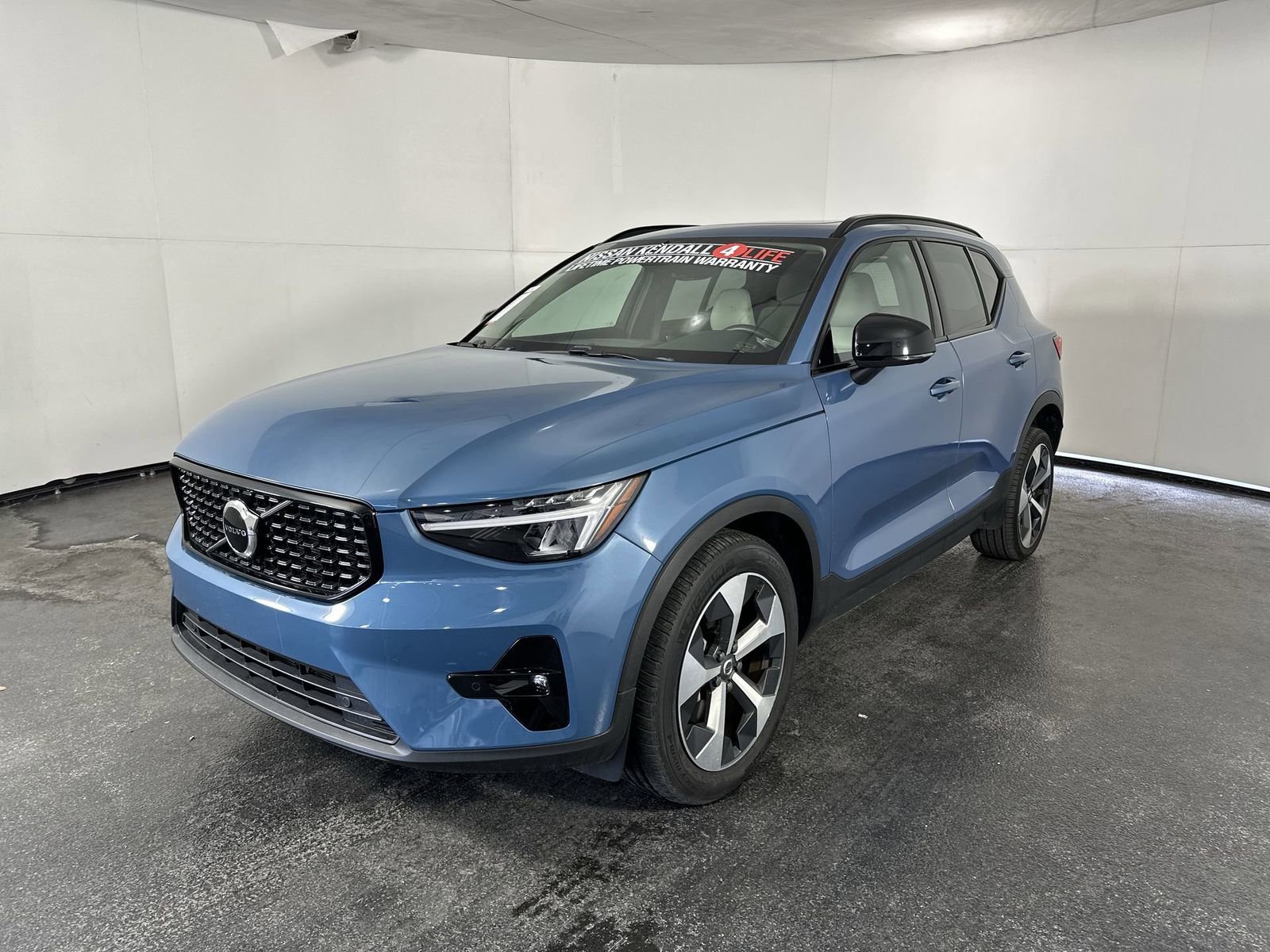 Used 2023 Volvo XC40 B5 Plus w/ Protection Package Premier image 4