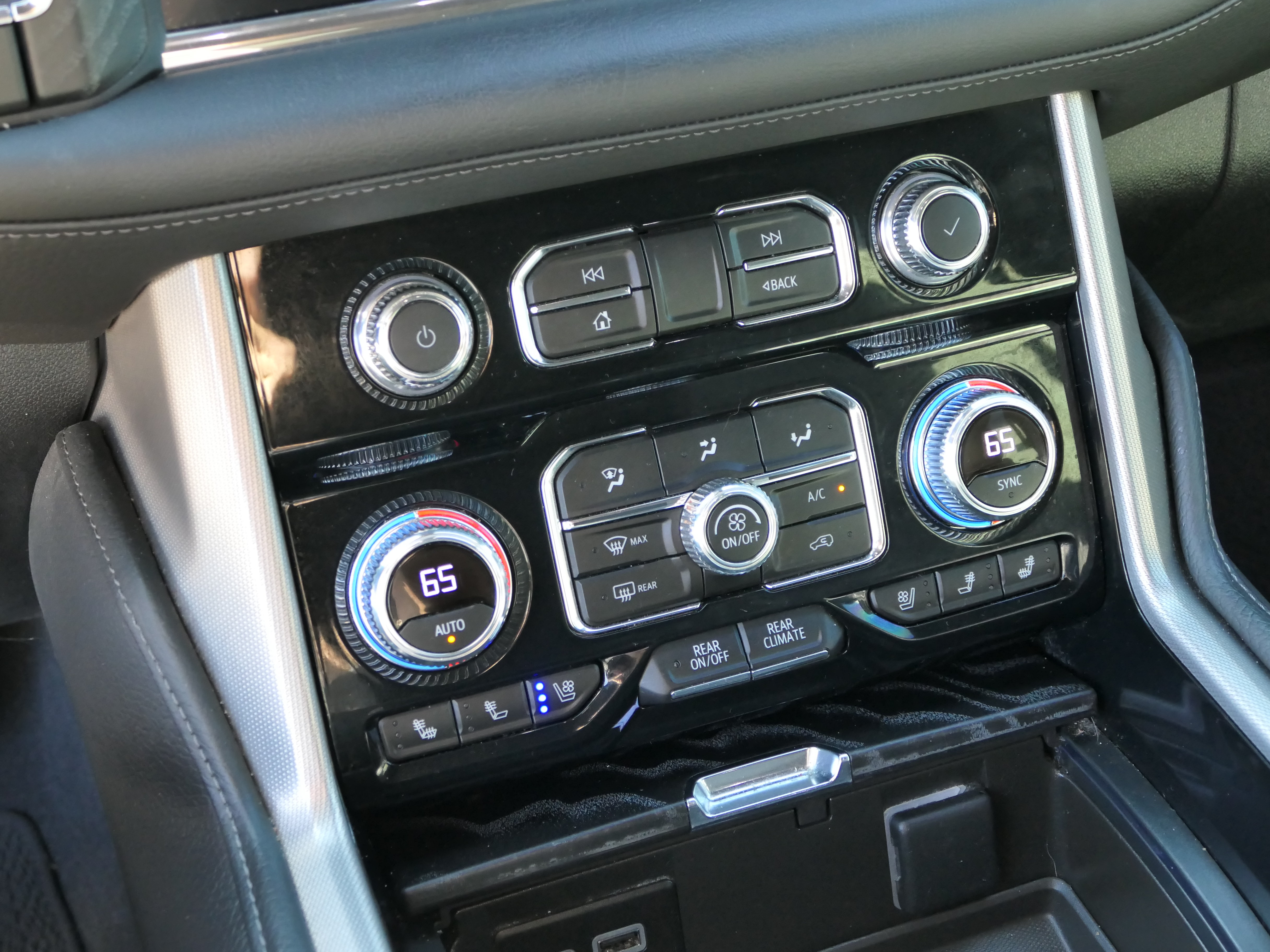 Used 2023 GMC Yukon Denali AWD/4WD image 23