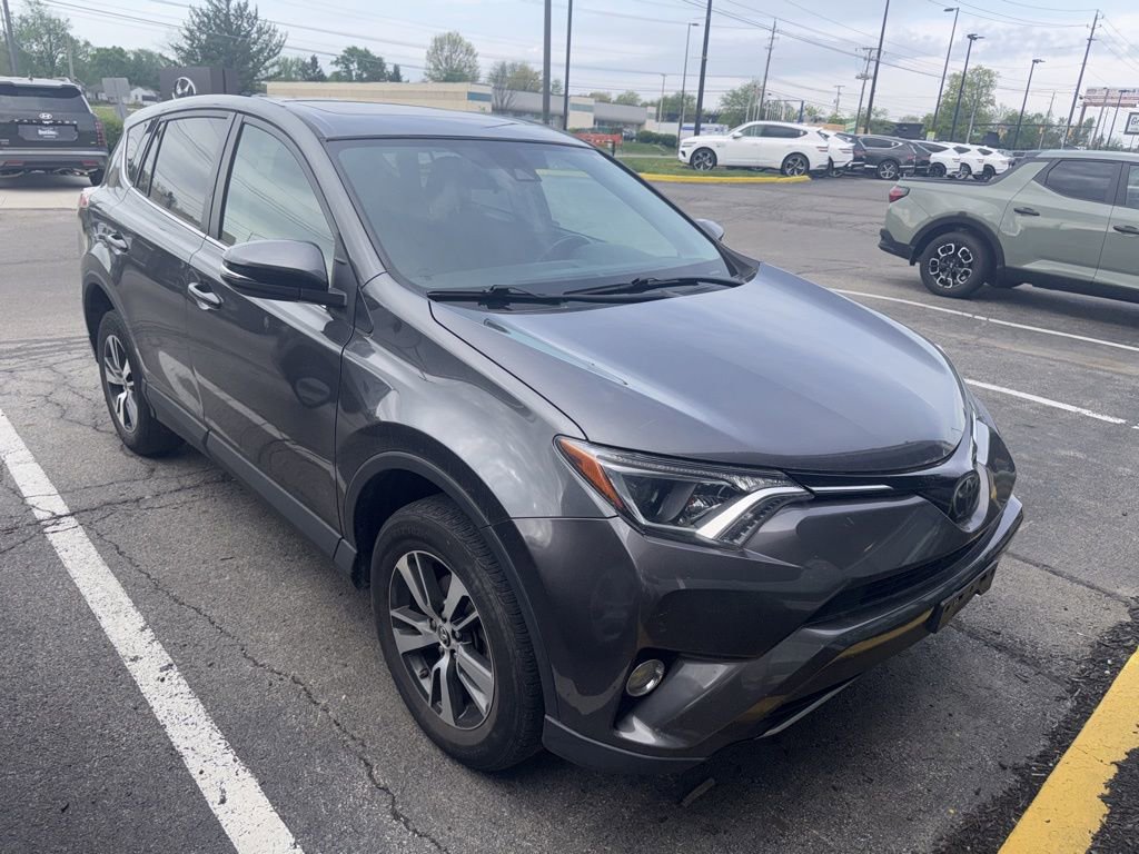 Used 2018 Toyota RAV4 XLE AWD/4WD image 4