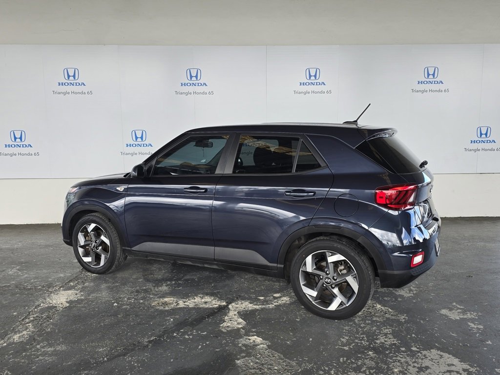 Used 2023 Hyundai Venue SE image 4
