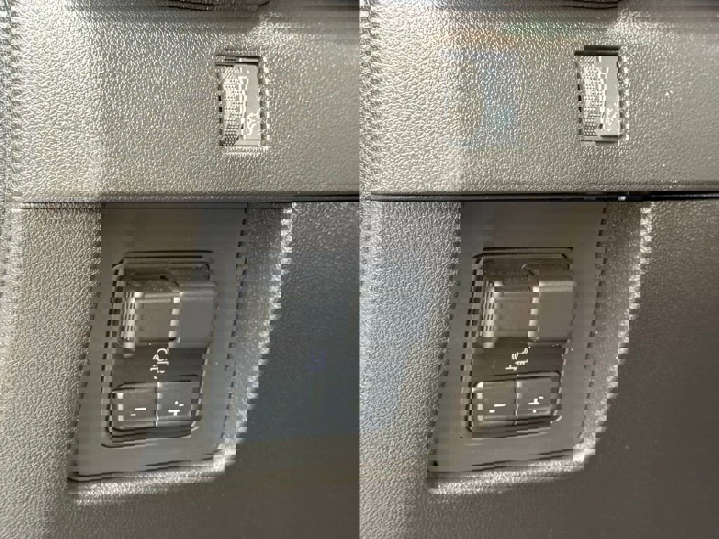 Used 2024 GMC Canyon Elevation w/ Convenience Package image 24