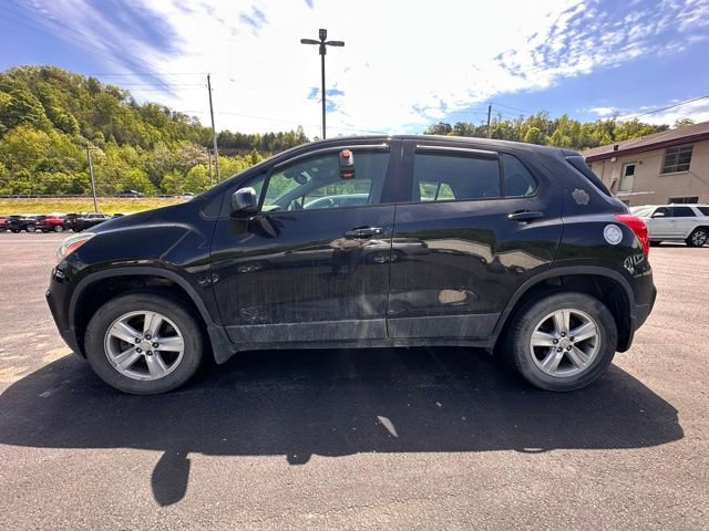 Used 2017 Chevrolet Trax LS w/ LPO, Protection Package AWD/4WD image 4