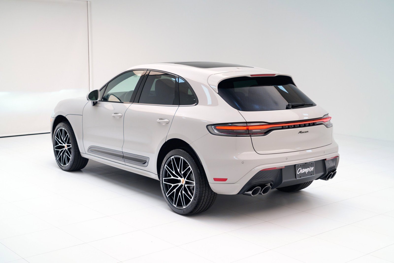 New 2026 Porsche Macan image 3