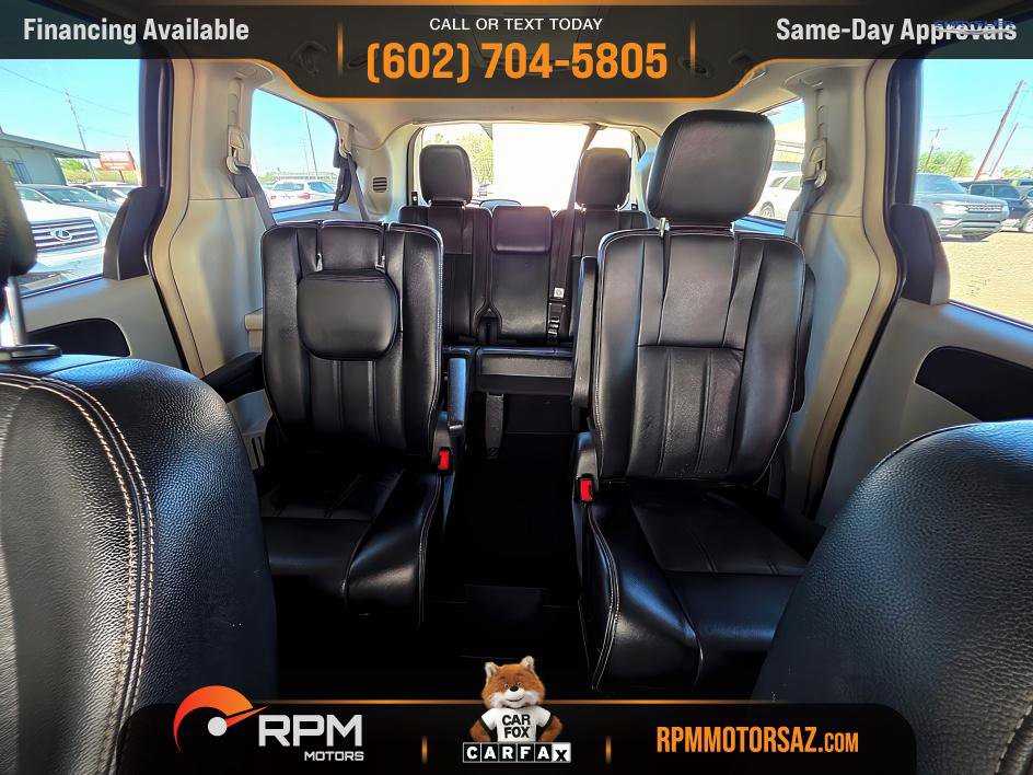 Used 2015 Chrysler Town & Country Touring image 14