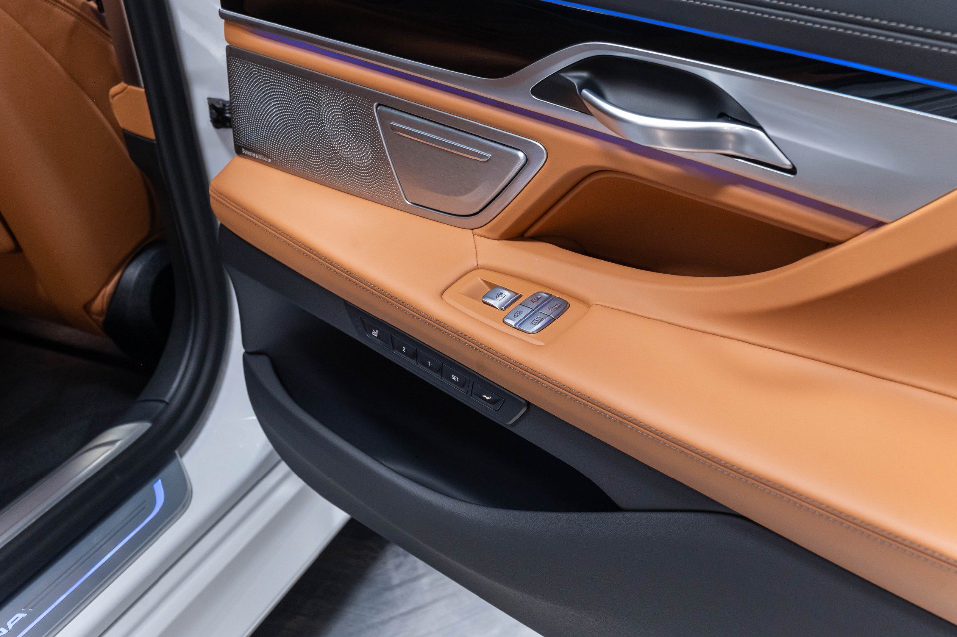 Used 2022 BMW ALPINA B7 xDrive AWD/4WD image 60
