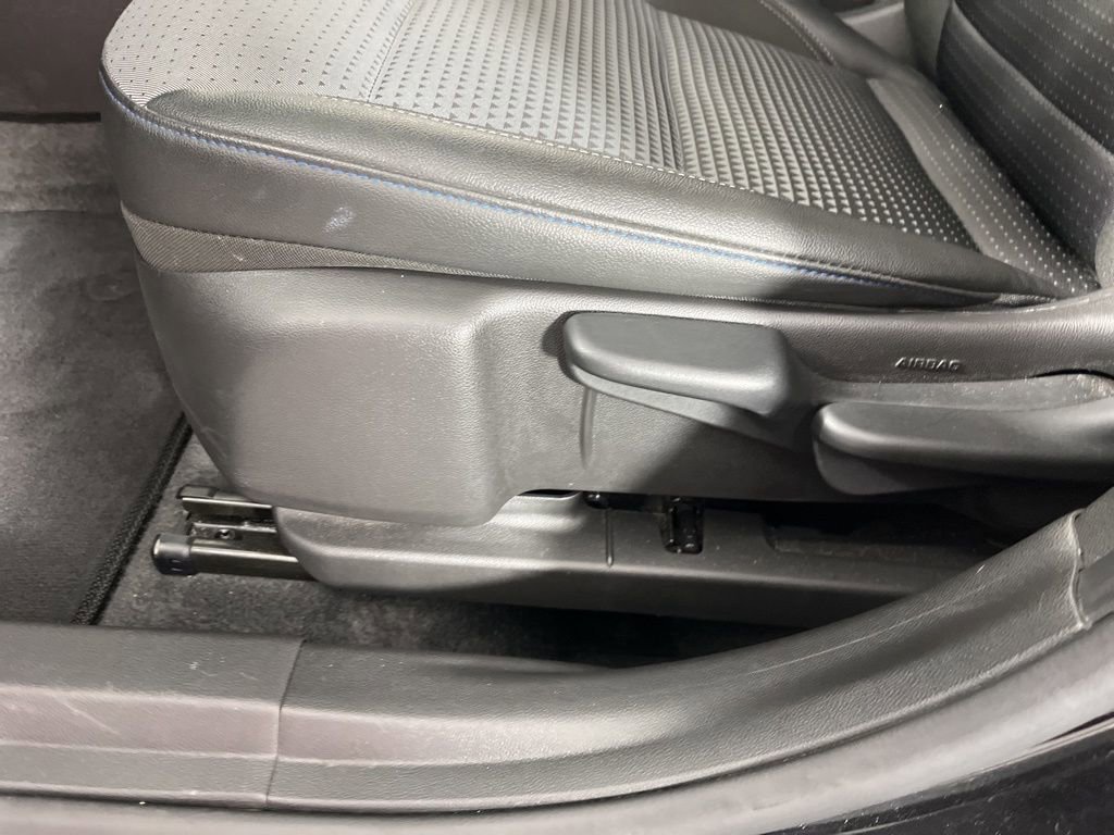 Certified 2025 Chevrolet Trax LT image 24