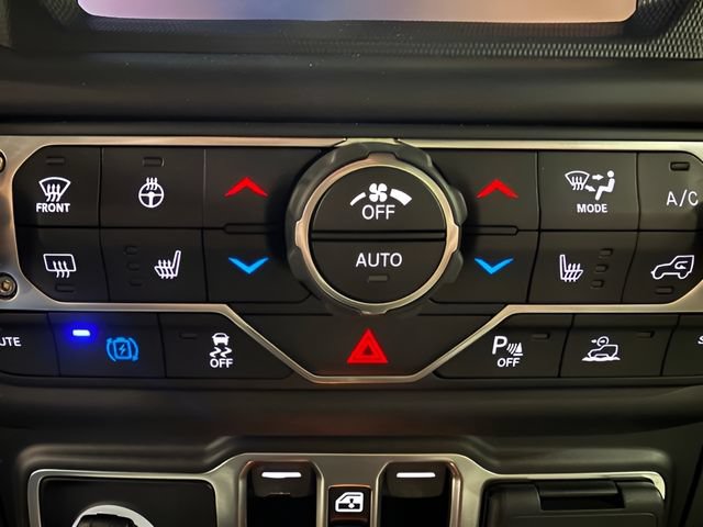 Used 2021 Jeep Wrangler Unlimited Sahara AWD/4WD image 26